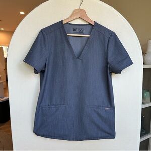 Figs Casma Three Pocket Scrub Top in Graphite Gray, size M